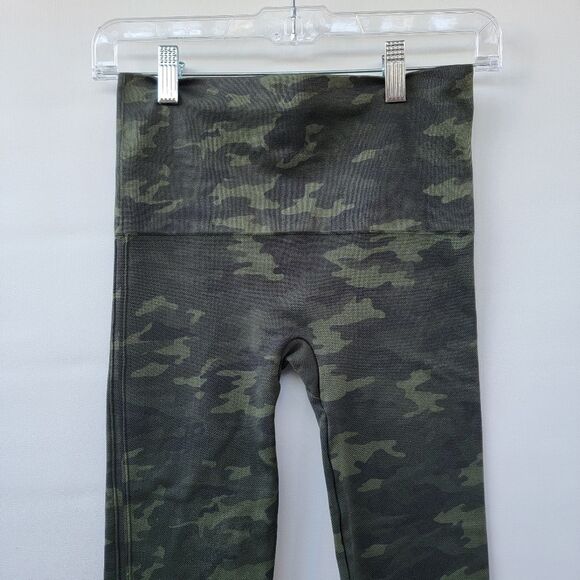 SPANX Look At Me Now Size Medium Seamless Green Camo Ankle Length Leggings - Picture 6 of 14